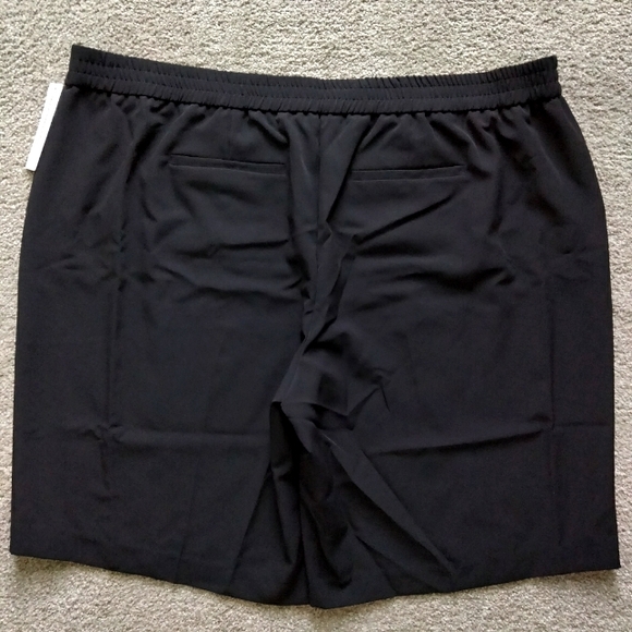 NWT 4X Liz Claiborne Black Stretch Crepe Pull-On Bermuda Shorts Plus Size NEW - Picture 4 of 9